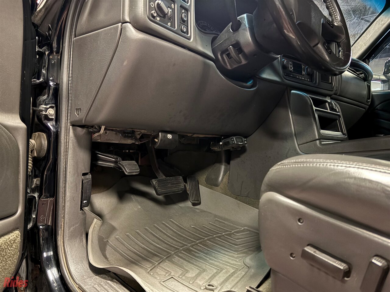 2003 Chevrolet Silverado 1500HD LS   - Photo 41 - Bismarck, ND 58503