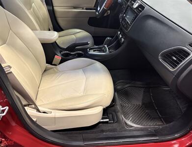 2013 Chrysler 200 Limited   - Photo 24 - Bismarck, ND 58503