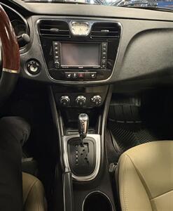 2013 Chrysler 200 Limited   - Photo 38 - Bismarck, ND 58503