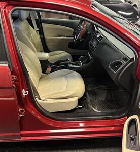 2013 Chrysler 200 Limited   - Photo 23 - Bismarck, ND 58503