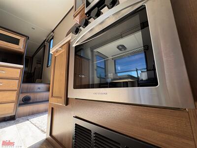 2019 Coachmen Chaparral 370FL   - Photo 28 - Bismarck, ND 58503