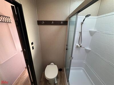 2019 Coachmen Chaparral 370FL   - Photo 45 - Bismarck, ND 58503