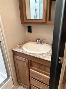 2019 Coachmen Chaparral 370FL   - Photo 44 - Bismarck, ND 58503