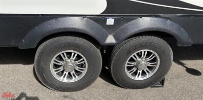 2019 Coachmen Chaparral 370FL   - Photo 15 - Bismarck, ND 58503