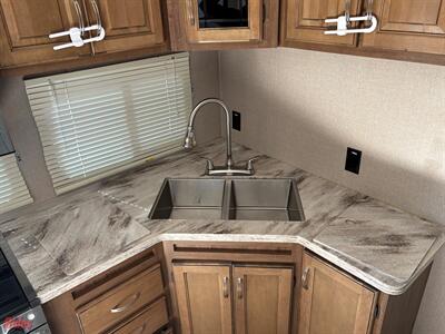 2019 Coachmen Chaparral 370FL   - Photo 30 - Bismarck, ND 58503