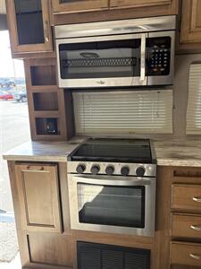 2019 Coachmen Chaparral 370FL   - Photo 27 - Bismarck, ND 58503