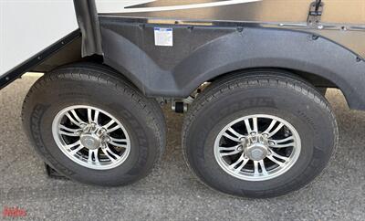 2019 Coachmen Chaparral 370FL   - Photo 9 - Bismarck, ND 58503