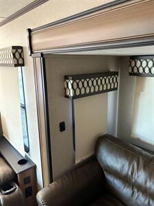 2019 Coachmen Chaparral 370FL   - Photo 38 - Bismarck, ND 58503