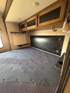 2019 Coachmen Chaparral 370FL   - Photo 52 - Bismarck, ND 58503