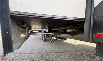 2019 Coachmen Chaparral 370FL   - Photo 11 - Bismarck, ND 58503