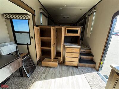 2019 Coachmen Chaparral 370FL   - Photo 22 - Bismarck, ND 58503