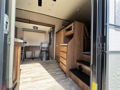 2019 Coachmen Chaparral 370FL   - Photo 21 - Bismarck, ND 58503