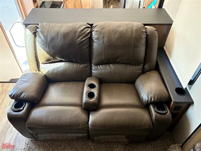 2019 Coachmen Chaparral 370FL   - Photo 37 - Bismarck, ND 58503