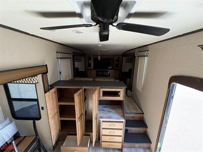 2019 Coachmen Chaparral 370FL   - Photo 23 - Bismarck, ND 58503