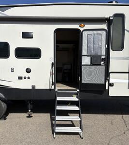 2019 Coachmen Chaparral 370FL   - Photo 19 - Bismarck, ND 58503