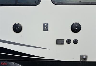 2019 Coachmen Chaparral 370FL   - Photo 16 - Bismarck, ND 58503