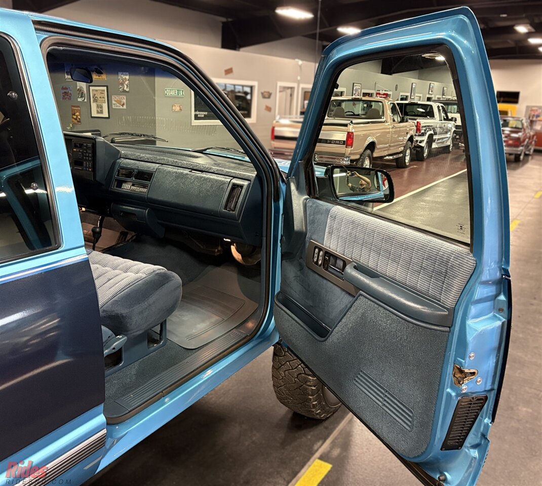 1993 Chevrolet K1500 Silverado   - Photo 27 - Bismarck, ND 58503