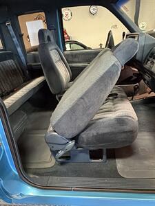 1993 Chevrolet C/K 1500 Series K1500 Silverado   - Photo 35 - Bismarck, ND 58503