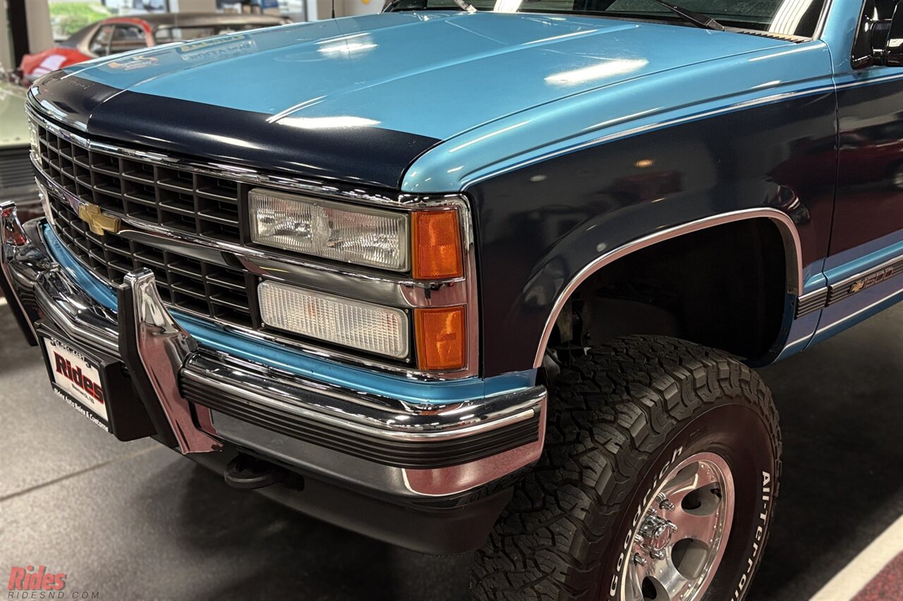 1993 Chevrolet K1500 Silverado   - Photo 3 - Bismarck, ND 58503