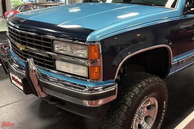 1993 Chevrolet K1500 Silverado   - Photo 3 - Bismarck, ND 58503