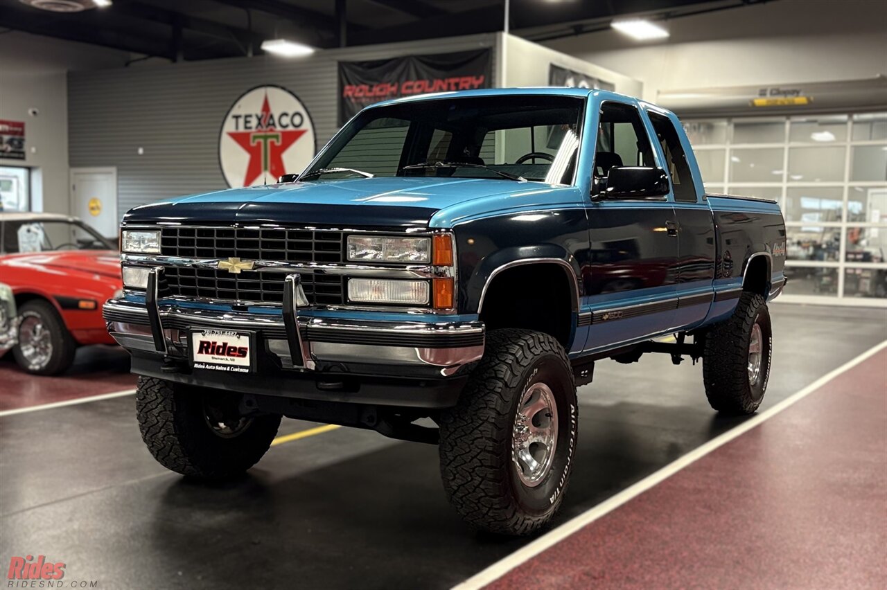 1993 Chevrolet K1500 Silverado   - Photo 1 - Bismarck, ND 58503