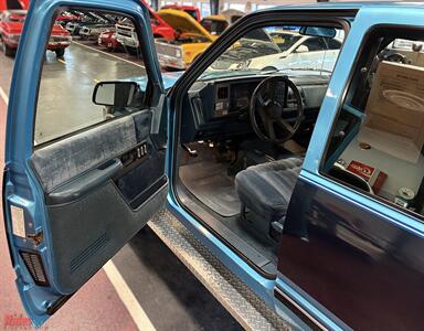 1993 Chevrolet C/K 1500 Series K1500 Silverado   - Photo 11 - Bismarck, ND 58503