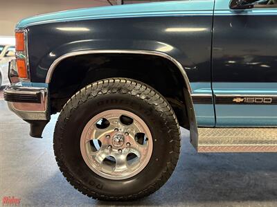 1993 Chevrolet C/K 1500 Series K1500 Silverado   - Photo 6 - Bismarck, ND 58503
