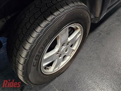 2006 Jeep Grand Cherokee Limited   - Photo 4 - Bismarck, ND 58503