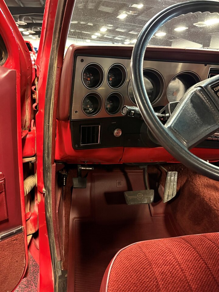 1987 Chevrolet V 10 Silverado   - Photo 38 - Bismarck, ND 58503