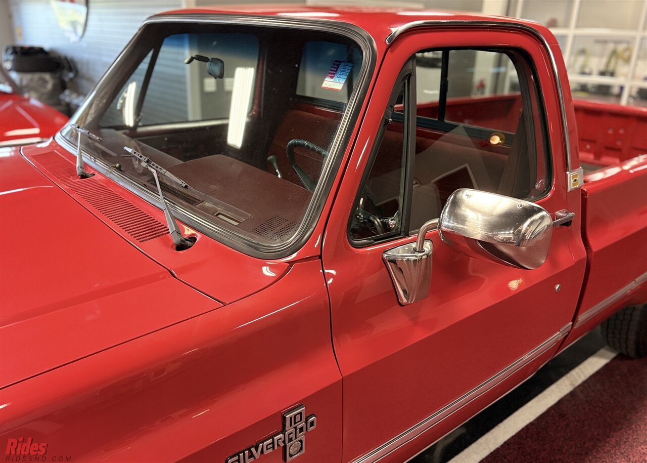 1987 Chevrolet V 10 Silverado   - Photo 7 - Bismarck, ND 58503