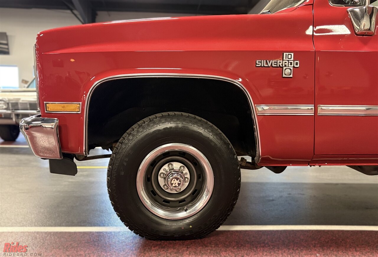 1987 Chevrolet V 10 Silverado   - Photo 5 - Bismarck, ND 58503