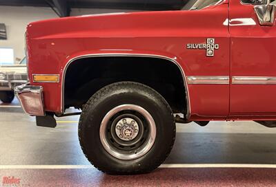 1987 Chevrolet V 10 Silverado   - Photo 5 - Bismarck, ND 58503