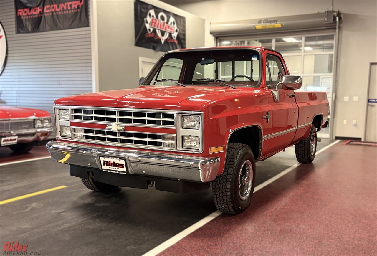 1987 Chevrolet V 10 Silverado   - Photo 1 - Bismarck, ND 58503