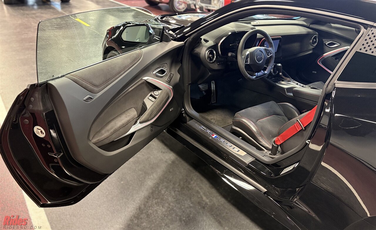 2018 Chevrolet Camaro ZL1   - Photo 12 - Bismarck, ND 58503