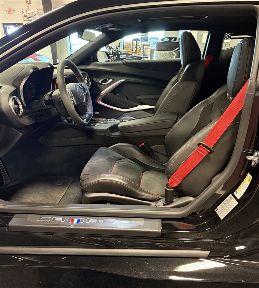2018 Chevrolet Camaro ZL1   - Photo 15 - Bismarck, ND 58503