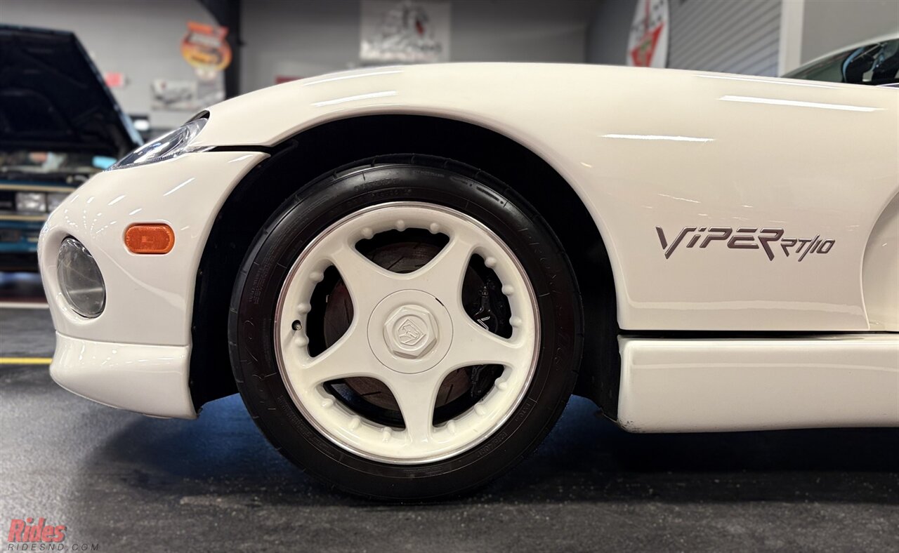 1996 Dodge Viper RT/10   - Photo 5 - Bismarck, ND 58503