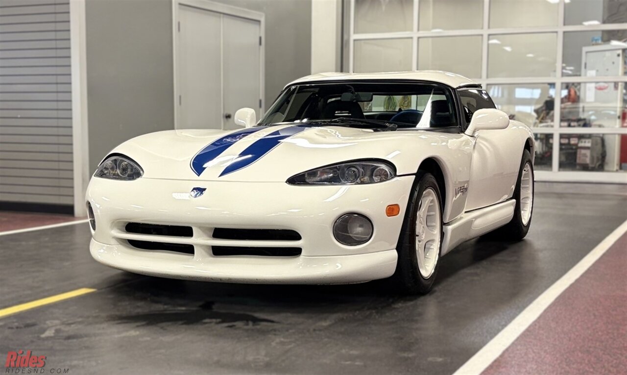 1996 Dodge Viper RT/10   - Photo 1 - Bismarck, ND 58503