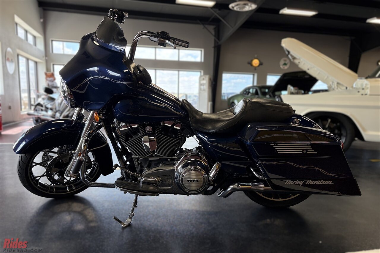 2012 Harley-Davidson Street Glide   - Photo 3 - Bismarck, ND 58503