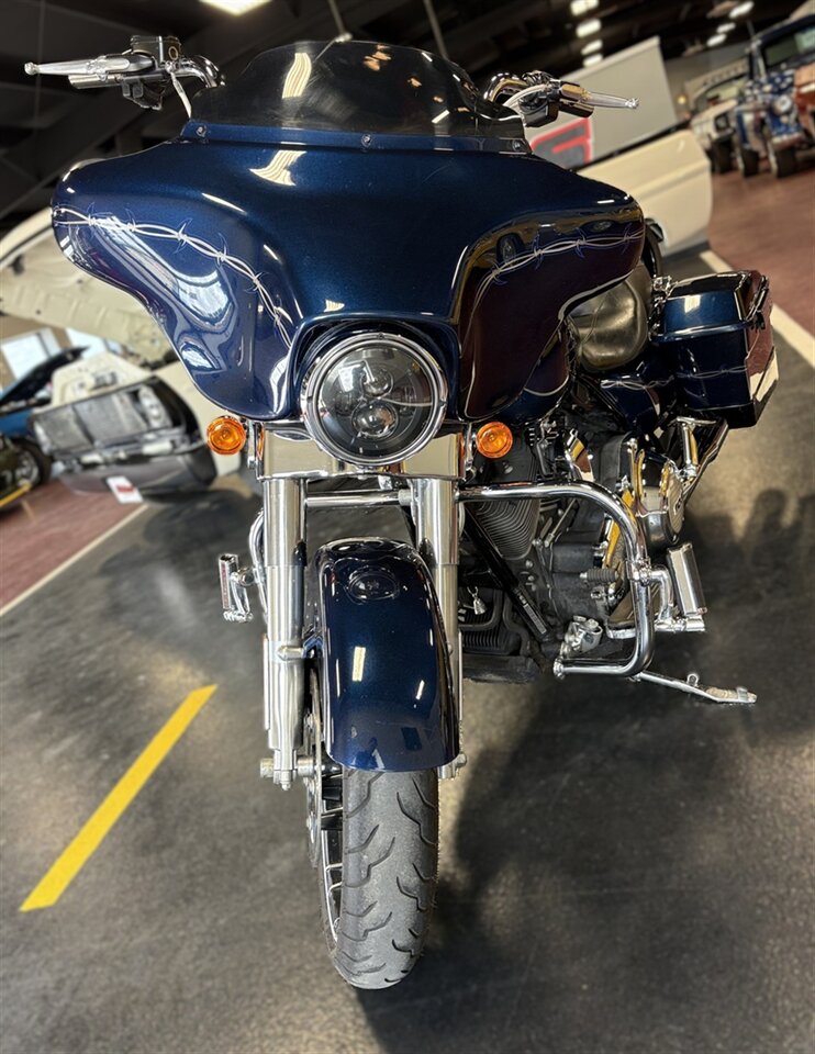 2012 Harley-Davidson Street Glide   - Photo 2 - Bismarck, ND 58503