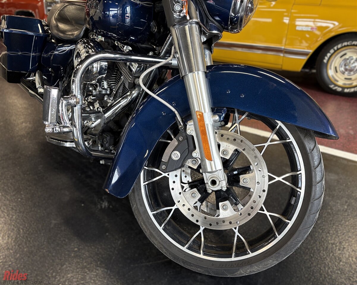 2012 Harley-Davidson Street Glide   - Photo 19 - Bismarck, ND 58503