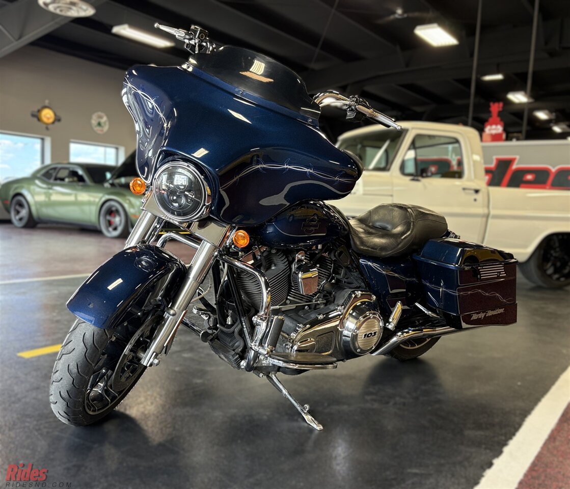 2012 Harley-Davidson Street Glide   - Photo 1 - Bismarck, ND 58503