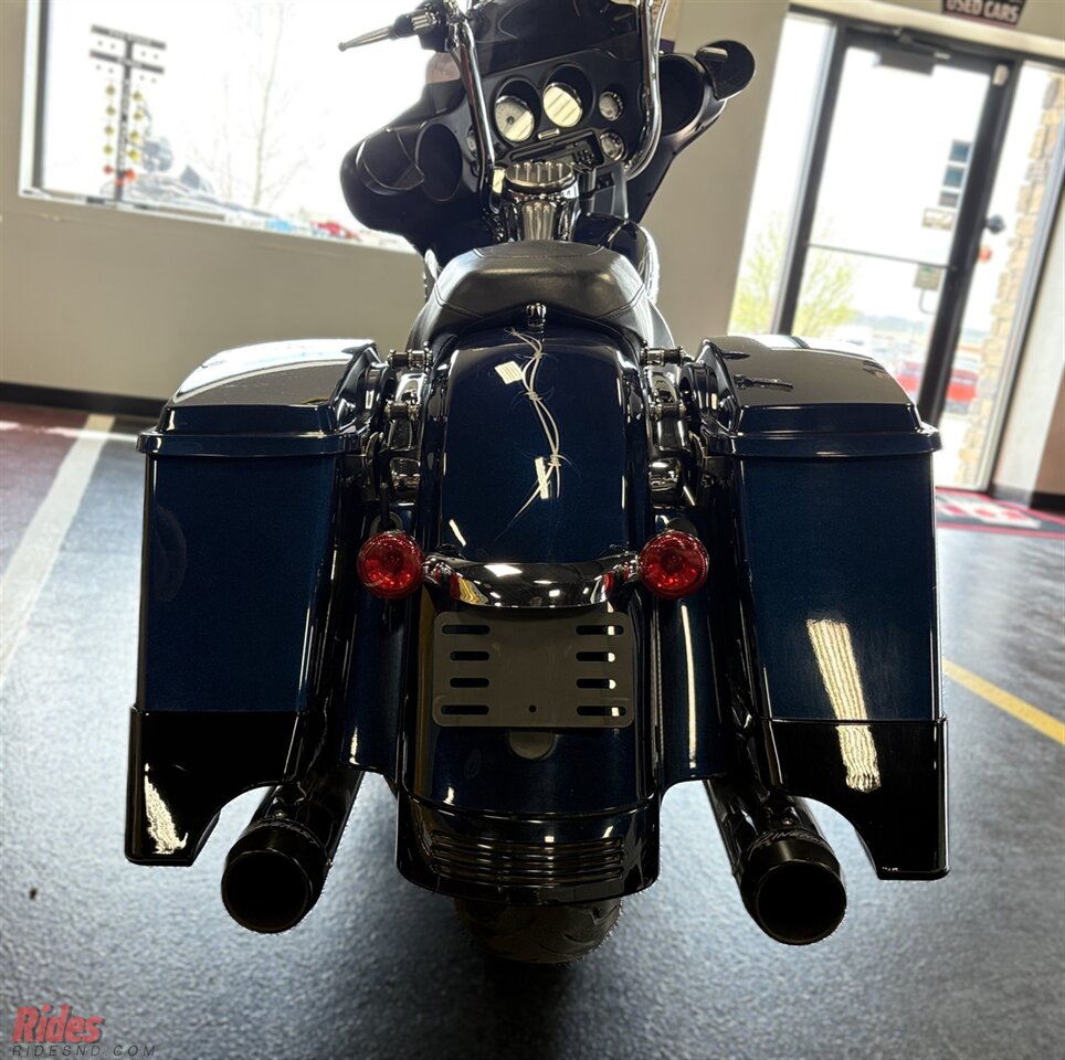 2012 Harley-Davidson Street Glide   - Photo 9 - Bismarck, ND 58503