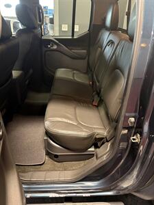 2015 Nissan Frontier PRO-4X   - Photo 12 - Bismarck, ND 58503
