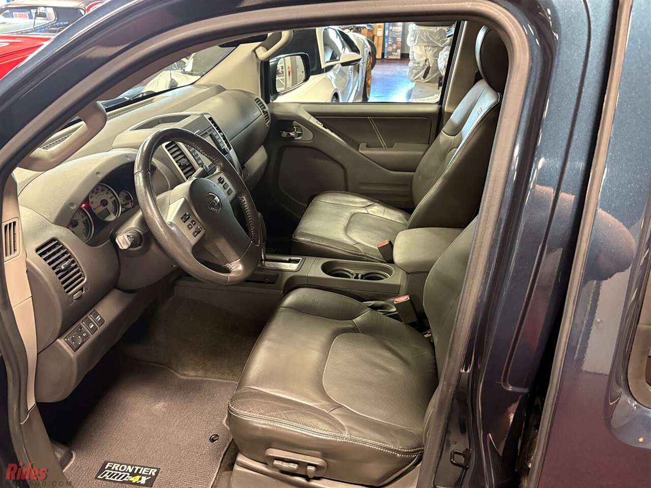 2015 Nissan Frontier PRO-4X   - Photo 10 - Bismarck, ND 58503