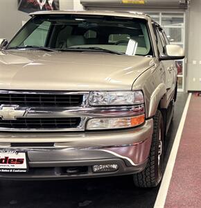 2001 Chevrolet Suburban 2500 LT   - Photo 4 - Bismarck, ND 58503