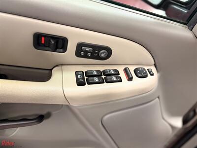 2001 Chevrolet Suburban 2500 LT   - Photo 14 - Bismarck, ND 58503