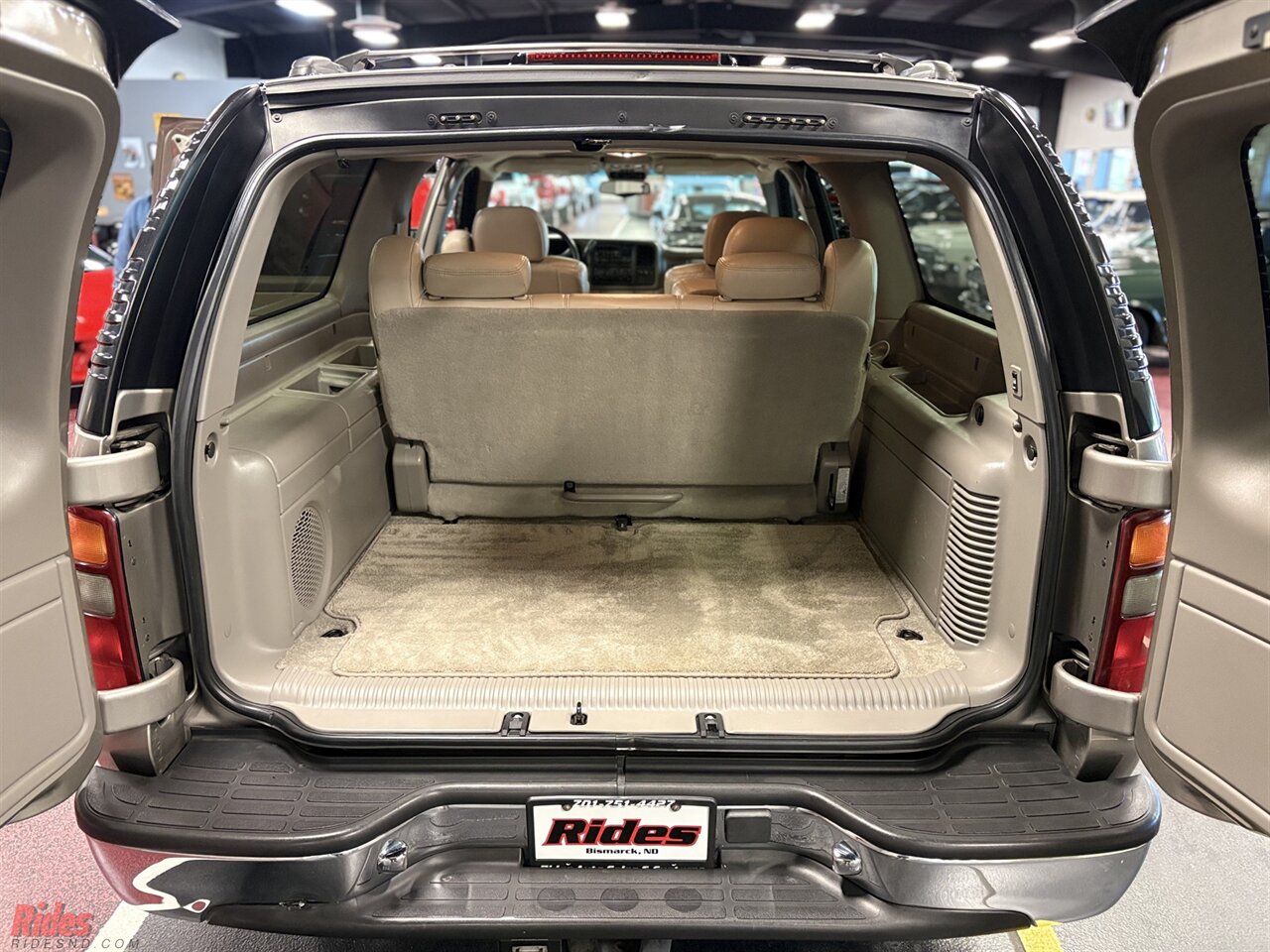 2001 Chevrolet Suburban 2500 LT   - Photo 46 - Bismarck, ND 58503