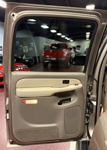 2001 Chevrolet Suburban 2500 LT   - Photo 30 - Bismarck, ND 58503
