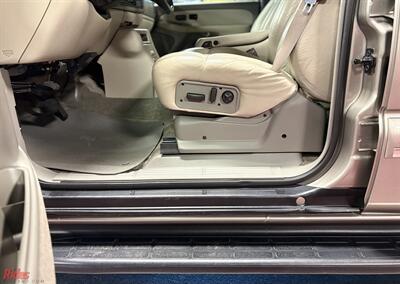 2001 Chevrolet Suburban 2500 LT   - Photo 15 - Bismarck, ND 58503