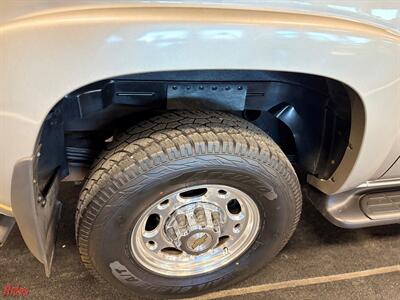 2001 Chevrolet Suburban 2500 LT   - Photo 57 - Bismarck, ND 58503